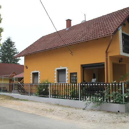 Kovacs Vendeghaz * Harkány